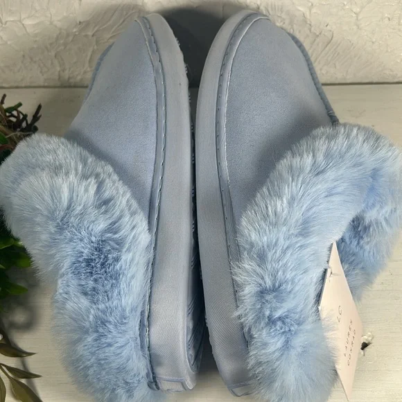 NWT LC Lauren Conrad Women's Soft Faux Fur Baby Blue Slippers NWT - Picture 10 of 12